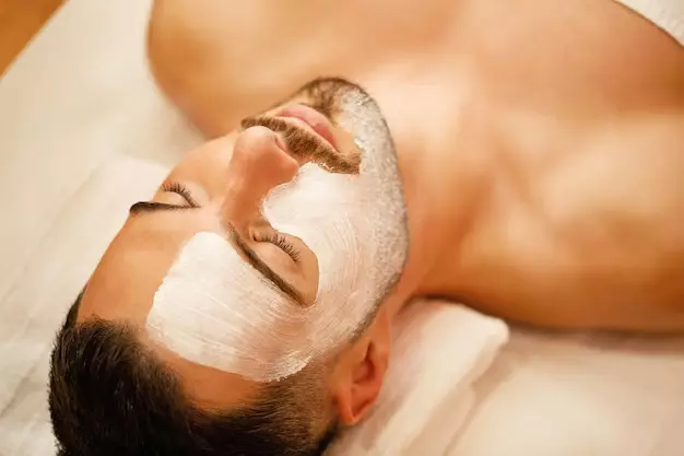 Cavemen Treatment 44 Cavemen Treatment Empowering men through personalized facial renewal.